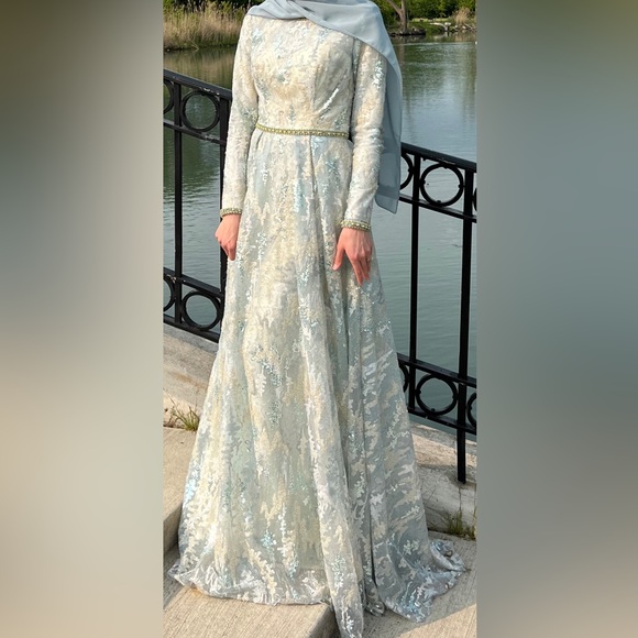 MAC DUGGAL Long Sleeve Sequin Gown - Picture 2 of 14